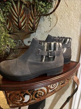 Earth Origins Women's Gray Suede Ankle Boots with Knit Accent